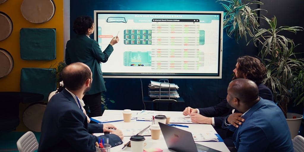 10 Advantages of SMART Board QX Pro for Corporate Training