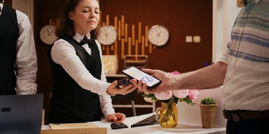 Still Managing Hotels Manually? Digital Hotel Solutions Fix It
