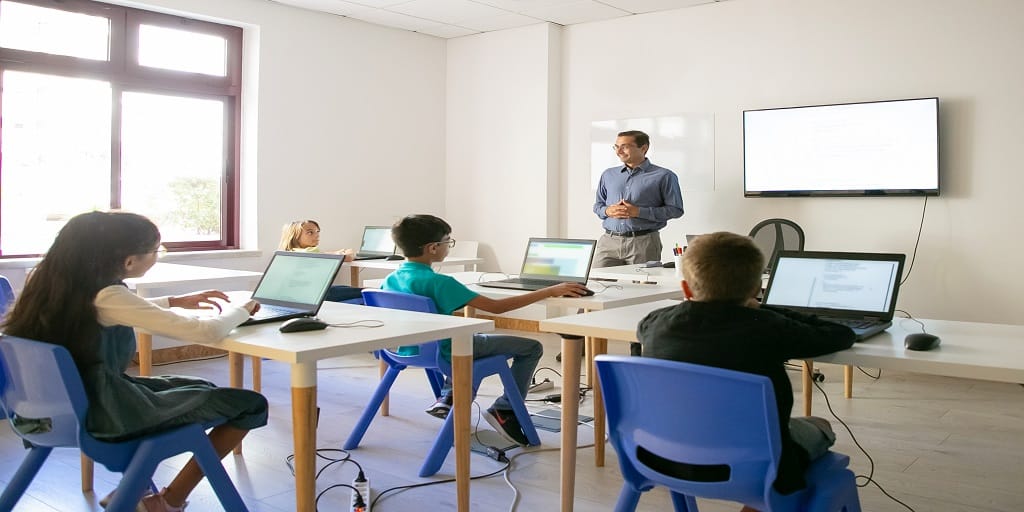 Smart Classrooms in Oman The Future of Education Technology